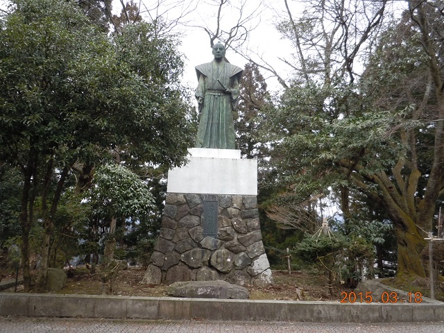 藩主土井利忠公像