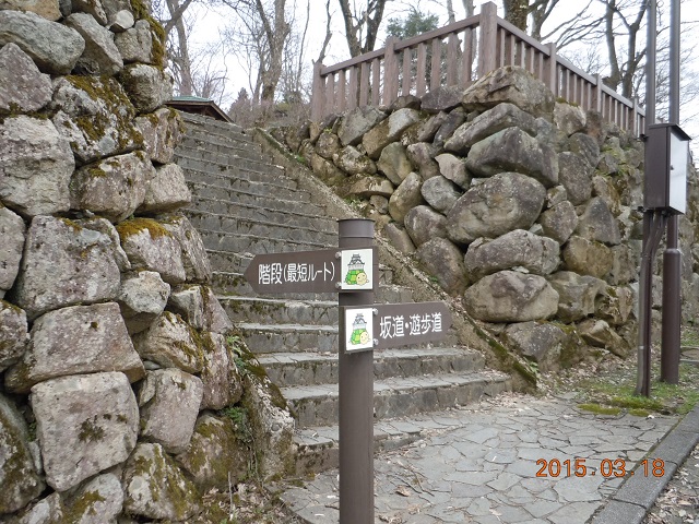 天守へ最短の階段